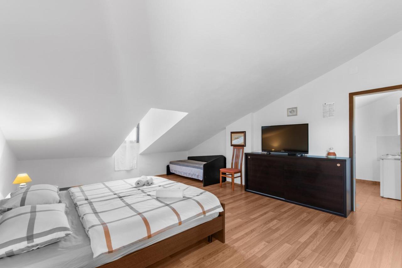 Apartments Villa Falcon Фунтана Экстерьер фото